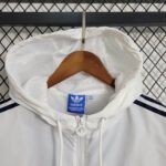 Real Madrid Windbreaker 2023-2024 - Marine Weiß