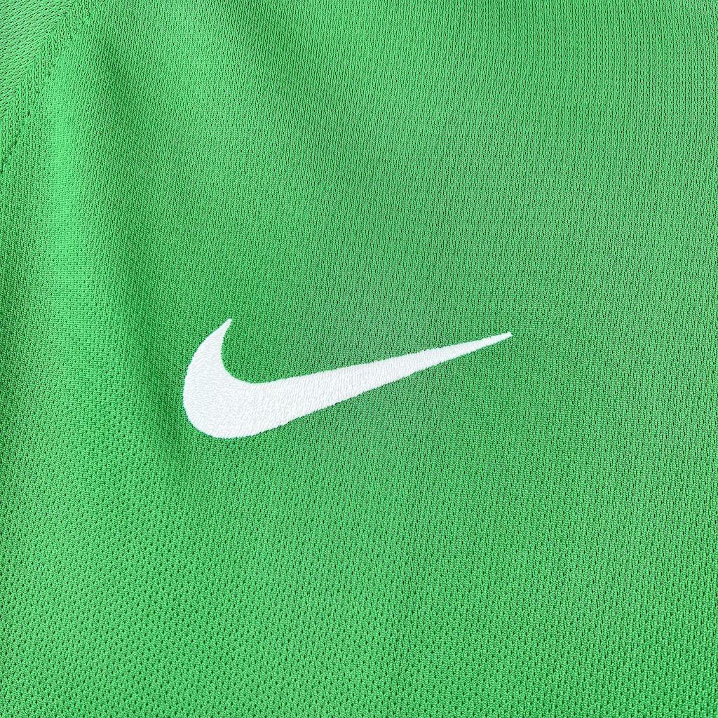 VFL Wolfsburg Retro Home Trikot 2008-2009 VFL Wolfsburg Retro Home Trikot 2008-2009