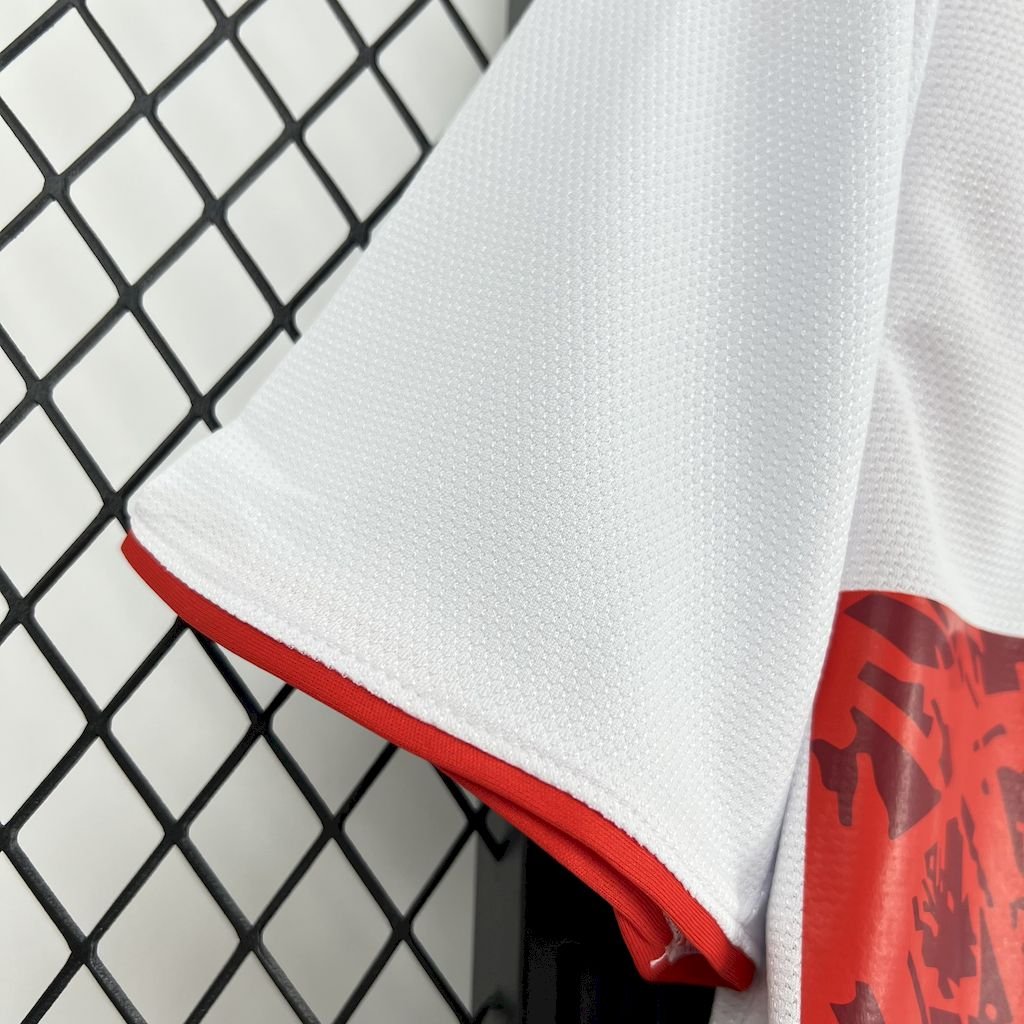 VfB Stuttgart Retro Home Trikot 2006-2007 VfB Stuttgart Retro Home Trikot 2006-2007