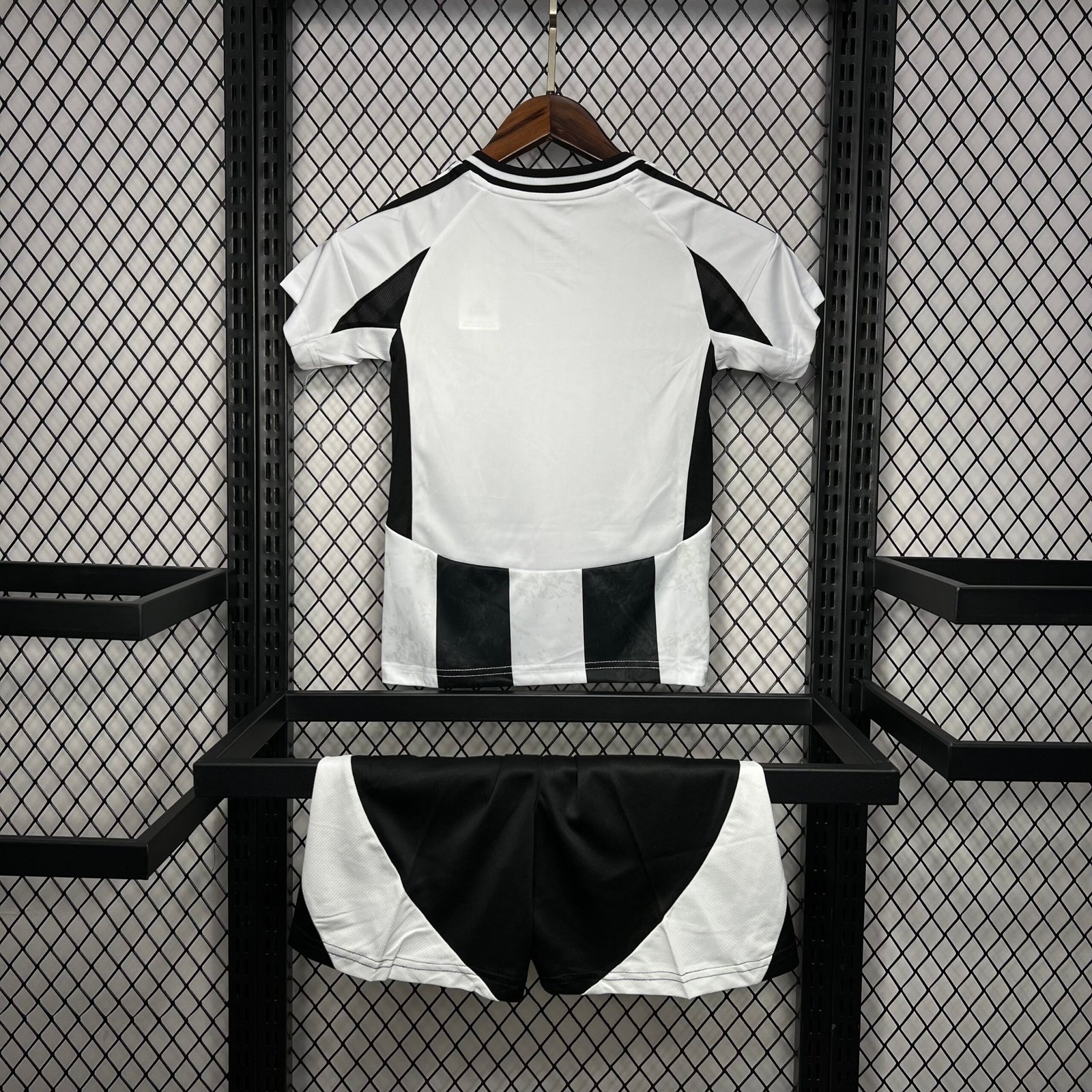 Juventus Heimtrikot Kinder Minikit 2024-2025 Juventus Heimtrikot Kinder Minikit 2024-2025