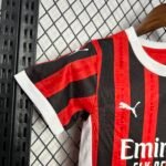 AC Mailand Heimtrikot Kinder Mini Kit 2024-2025