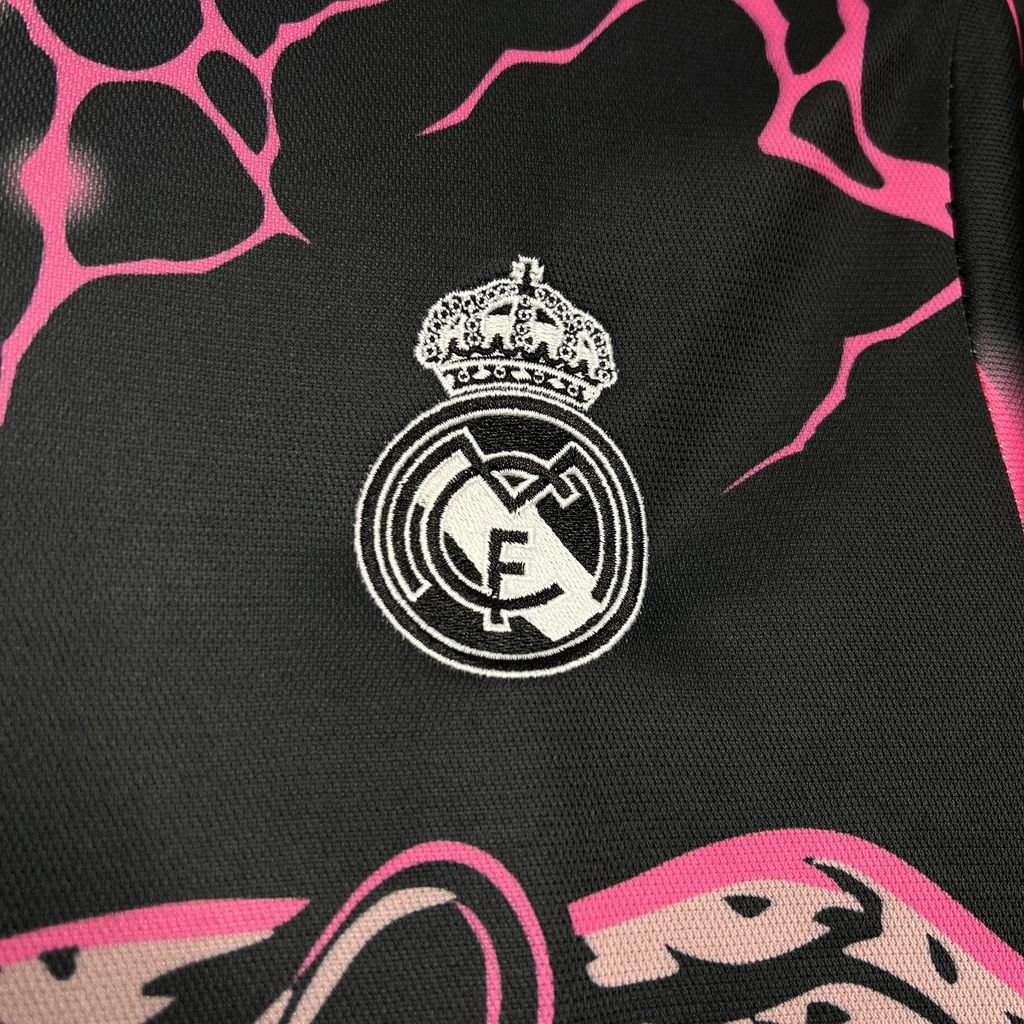 Real Madrid Löwen Sondertrikot 2024-2025 - Schwarz Rosa Real Madrid Löwen Sondertrikot 2024-2025 - Schwarz Rosa