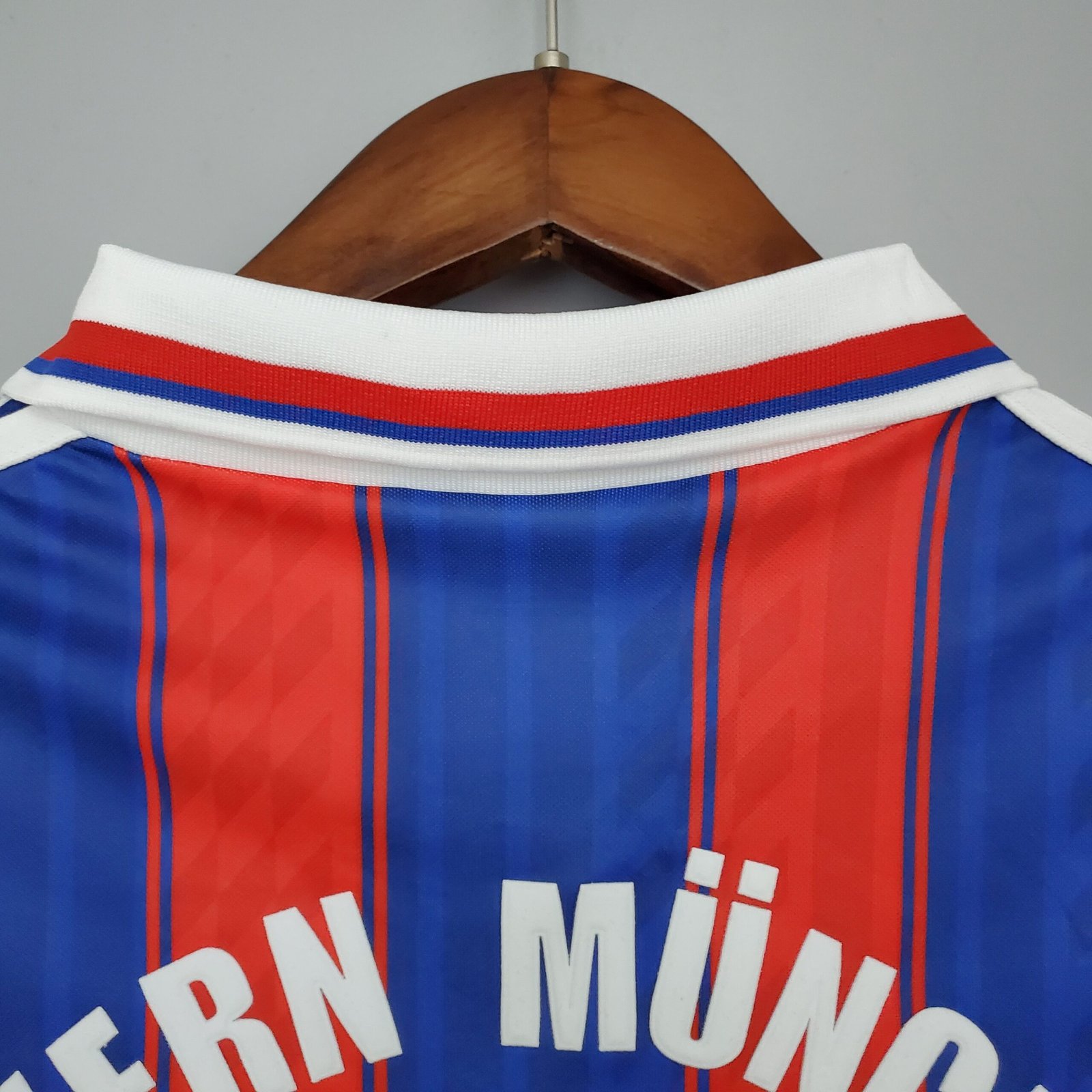 FC Bayern München Home Retro Trikot 1995-1997 FC Bayern München Home Retro Trikot 1995-1997
