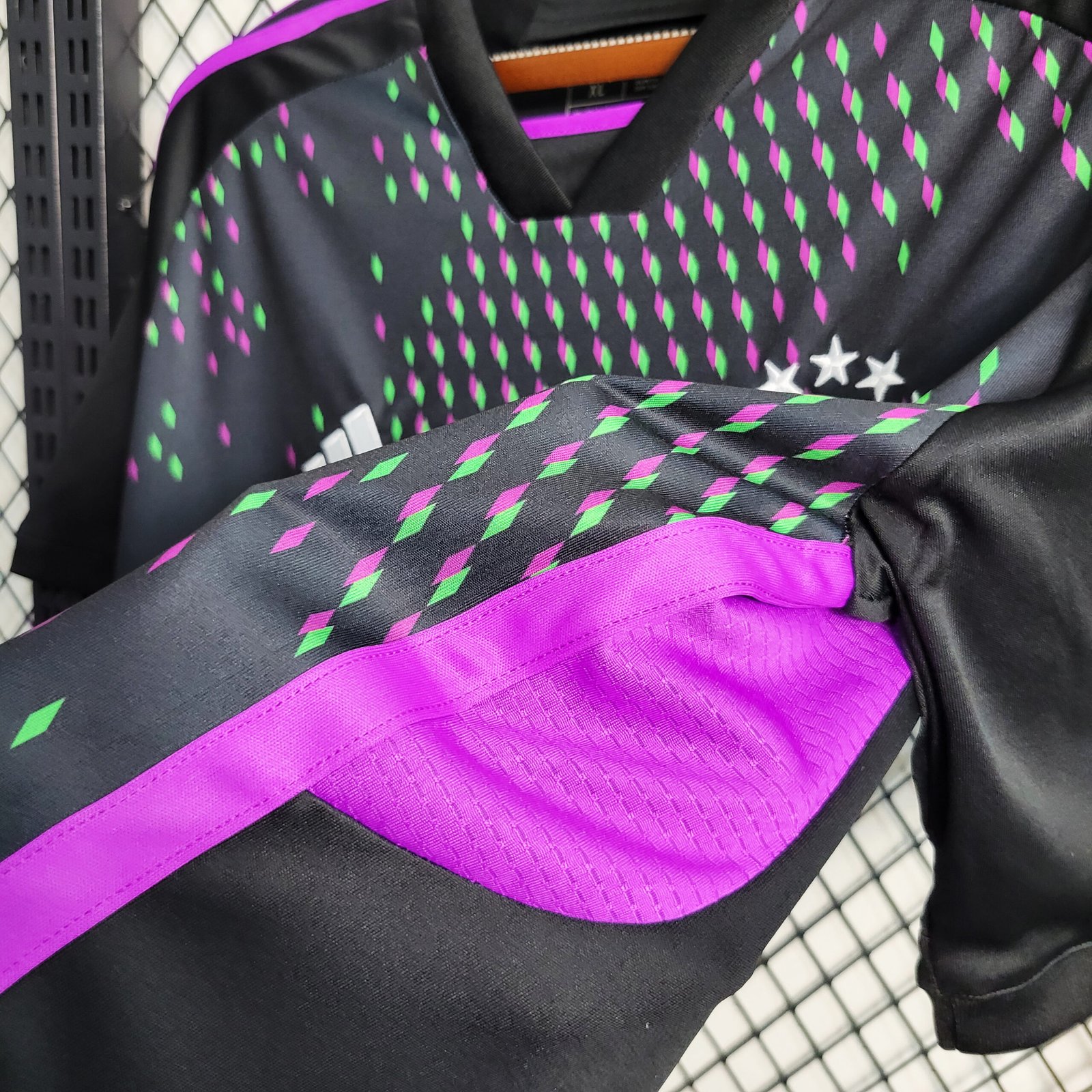 FC Bayern München Away Trikot 2023-2024 ( Aufdruck Dein Name ) FC Bayern München Away Trikot 2023-2024 ( Aufdruck Dein Name )