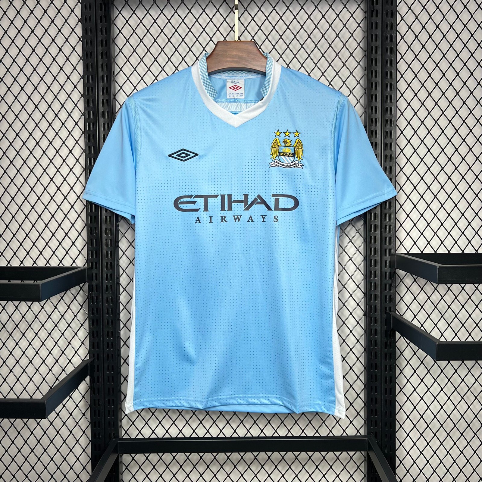 Manchester City Retro Home Trikot 2011-2012 Manchester City Retro Home Trikot 2011-2012