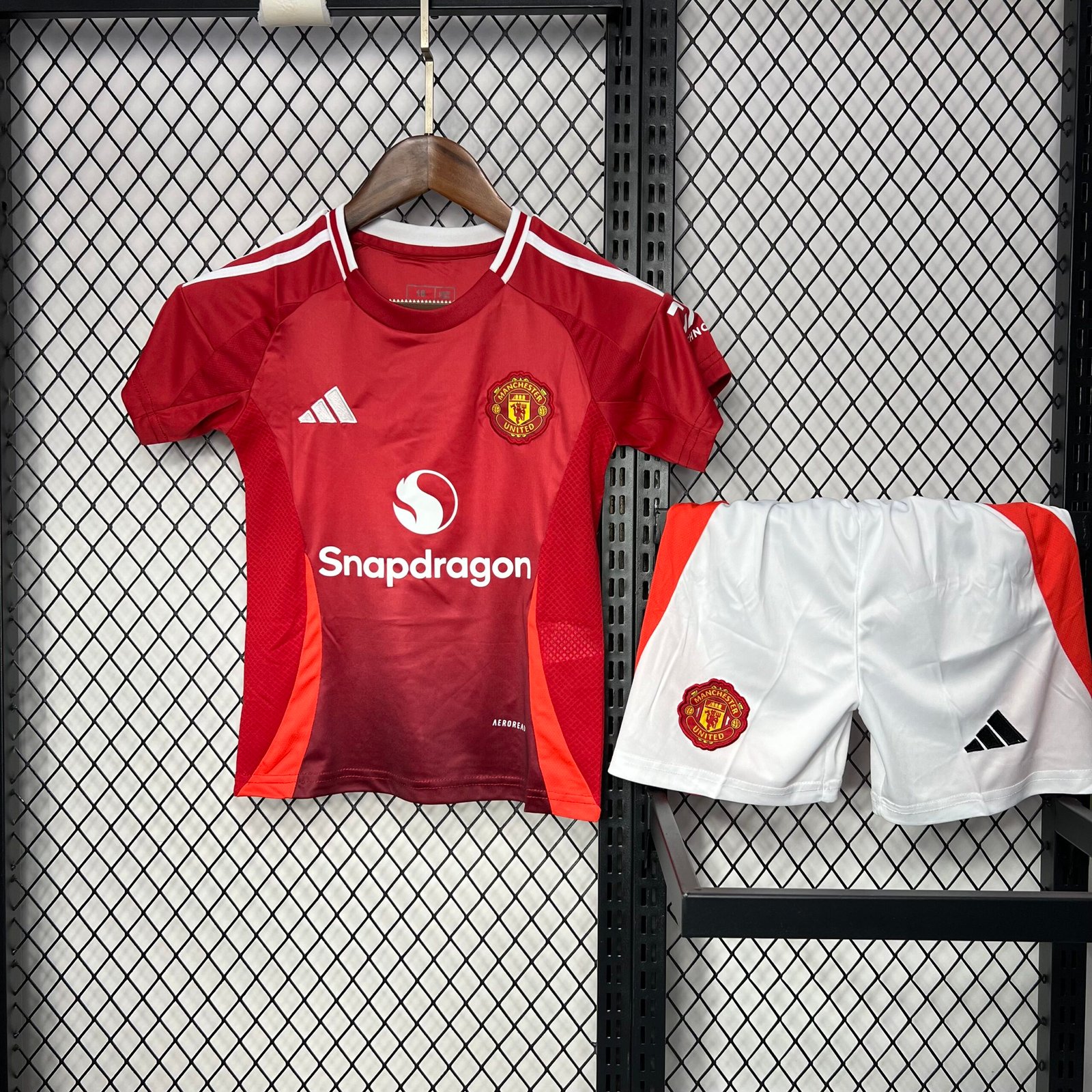 Manchester United Cristiano Ronaldo 7 Heimtrikot Kinder Mini Kit 2024-2025 Manchester United Cristiano Ronaldo 7 Heimtrikot Kinder Mini Kit 2024-2025
