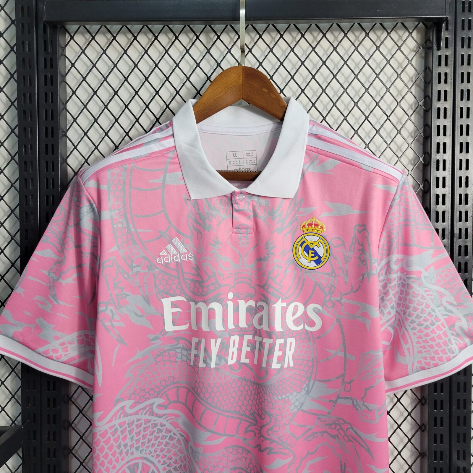 Real Madrid Chinesisch Drache Sondertrikot 2023-2024 - Rosa Real Madrid Chinesisch Drache Sondertrikot 2023-2024 - Rosa