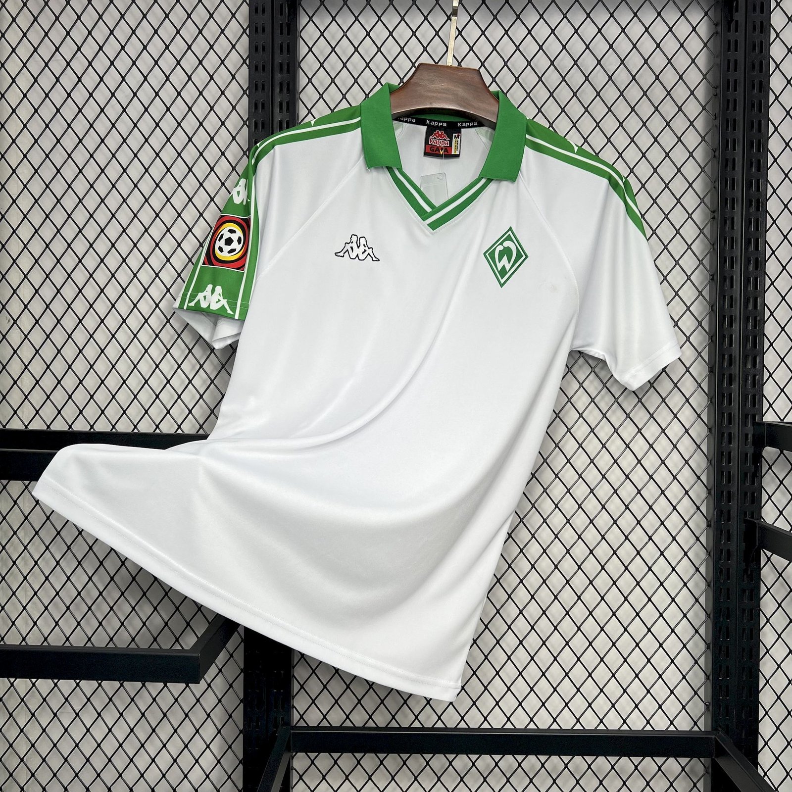 Werder Bremen Away Retro Trikot 2001-2002 Werder Bremen Away Retro Trikot 2001-2002