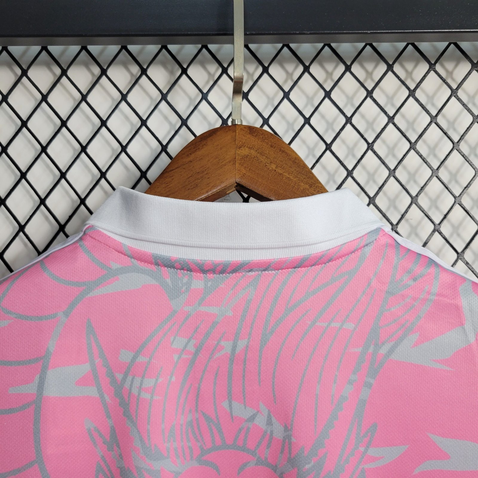 Real Madrid Chinesisch Drache Sondertrikot 2023-2024 - Rosa Real Madrid Chinesisch Drache Sondertrikot 2023-2024 - Rosa
