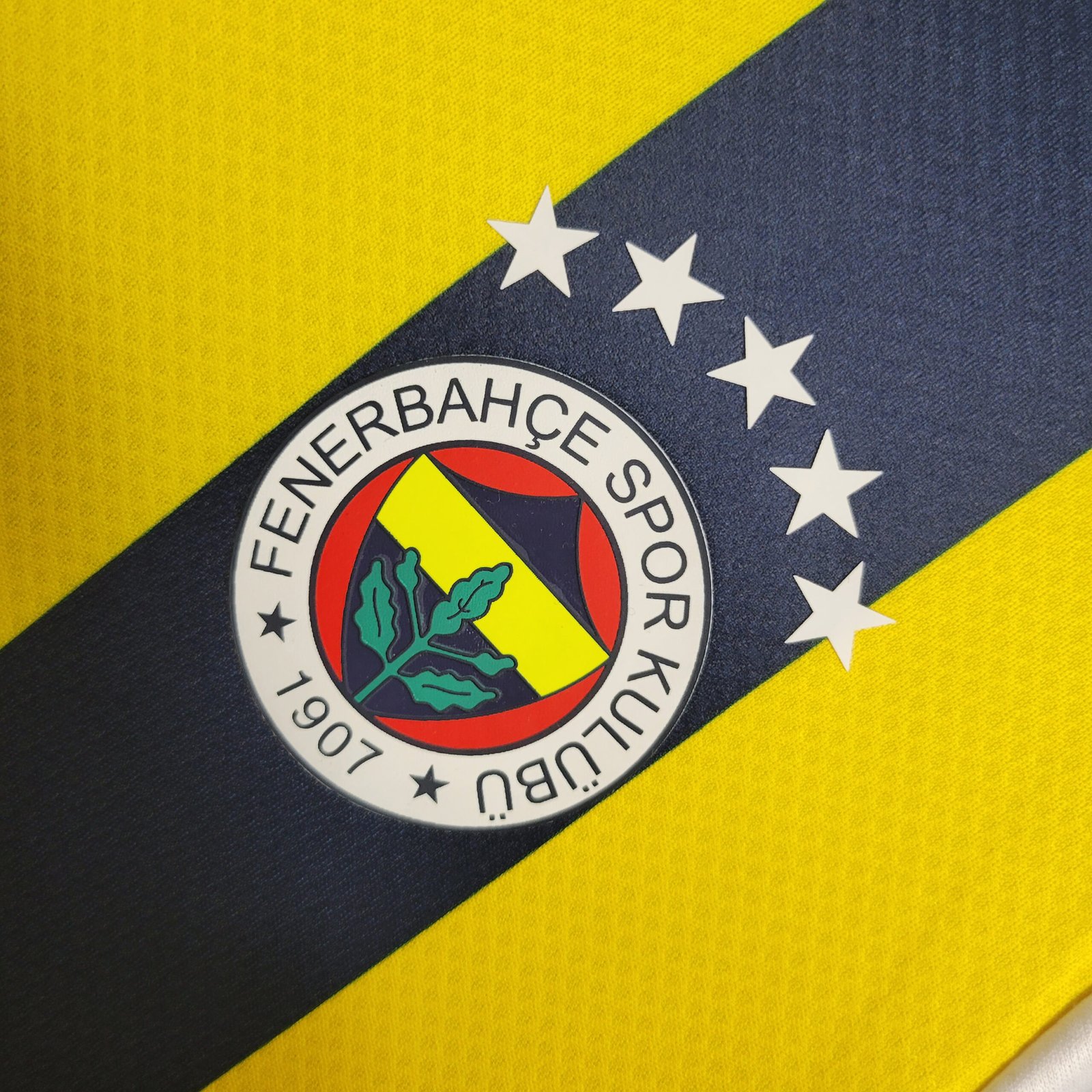 Fenerbahçe S.K. Arda Güler 10 Home Trikot 2023-2024 Fenerbahçe S.K. Arda Güler 10 Home Trikot 2023-2024
