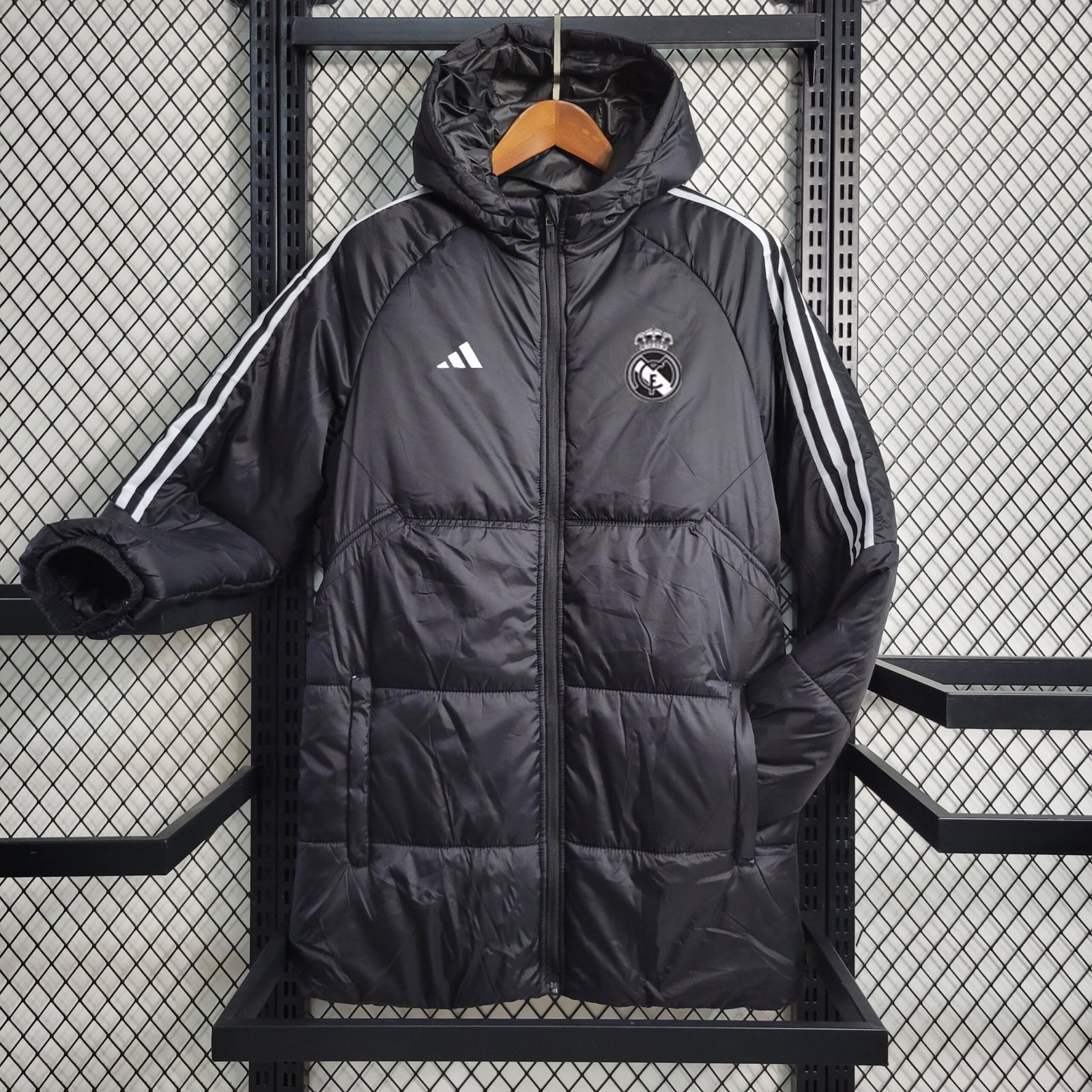 Real Madrid Daunenjacke 2023-2024 - Schwarz Real Madrid Daunenjacke 2023-2024 - Schwarz