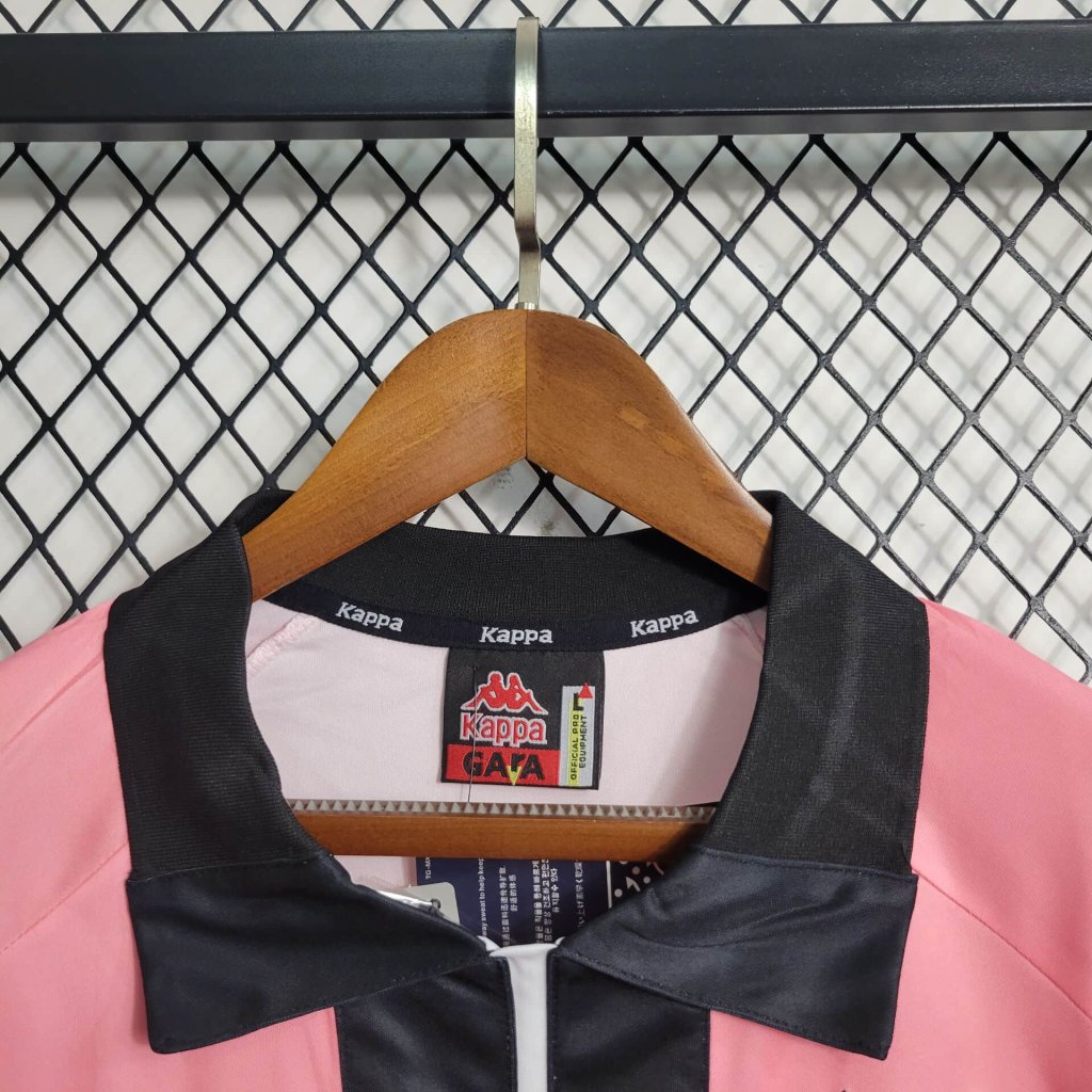 Juventus Away Retro Trikot 1997-1998 - Rosa Juventus Away Retro Trikot 1997-1998 - Rosa