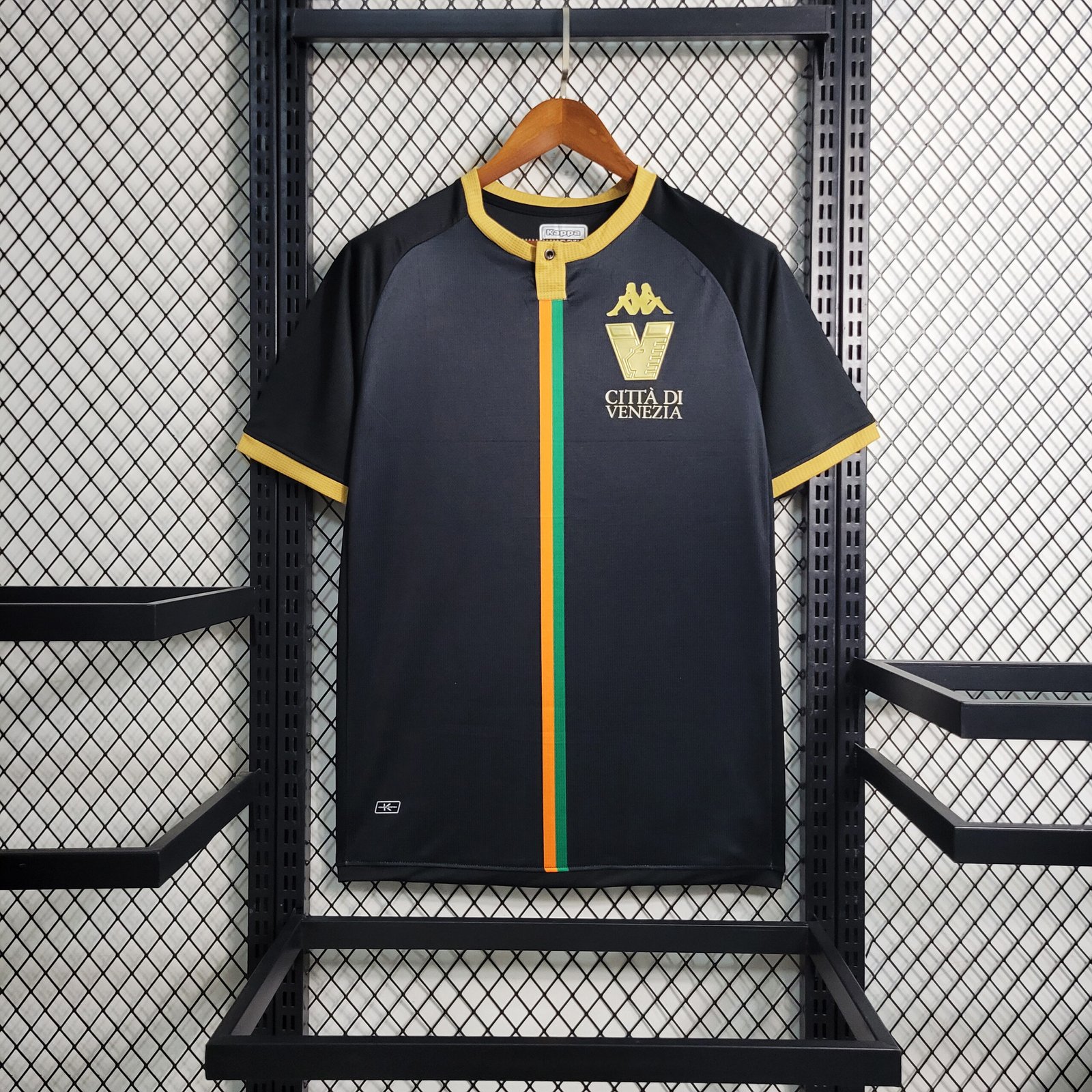 Venezia FC Home Trikot 2023-2024 - Schwarz Venezia FC Home Trikot 2023-2024 - Schwarz
