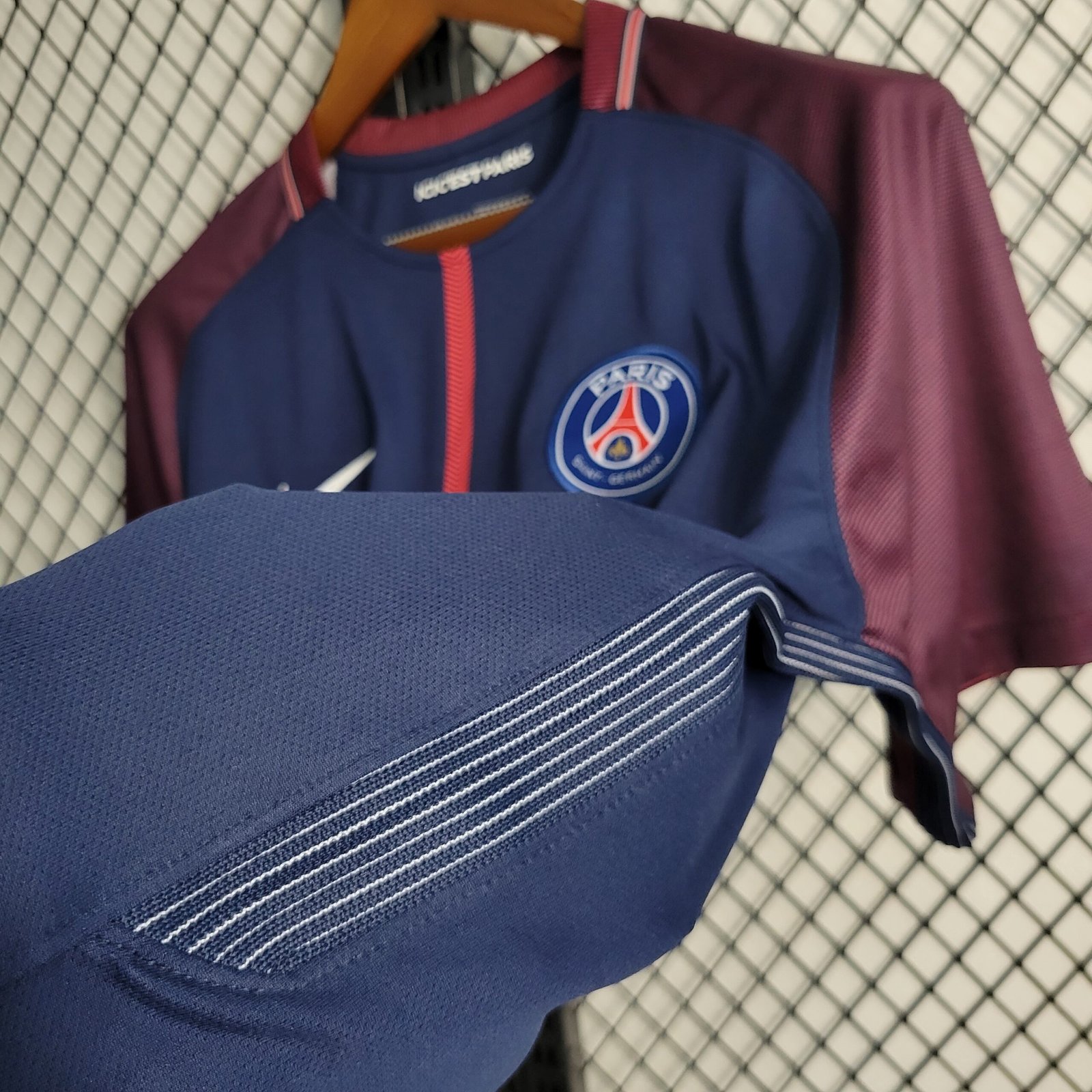 Paris Saint-Germain Retro Home Trikot 2017-2018 Paris Saint-Germain Retro Home Trikot 2017-2018