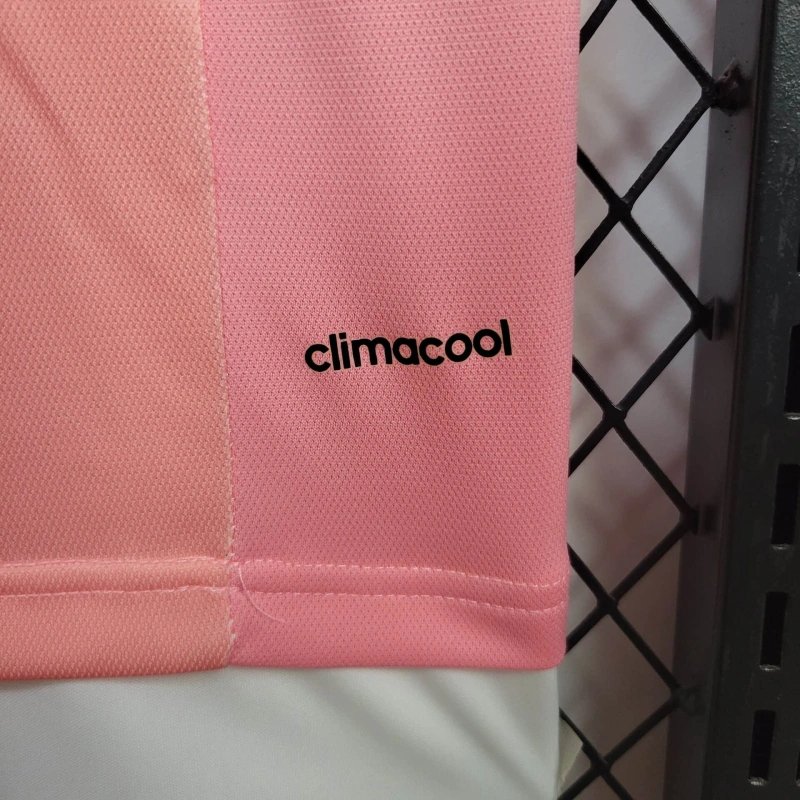 Juventus Away Retro Trikot 2015-2016 - Rosa Juventus Away Retro Trikot 2015-2016 - Rosa