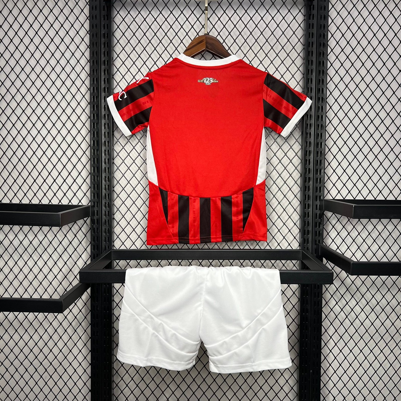 AC Mailand Heimtrikot Kinder Mini Kit 2024-2025 AC Mailand Heimtrikot Kinder Mini Kit 2024-2025