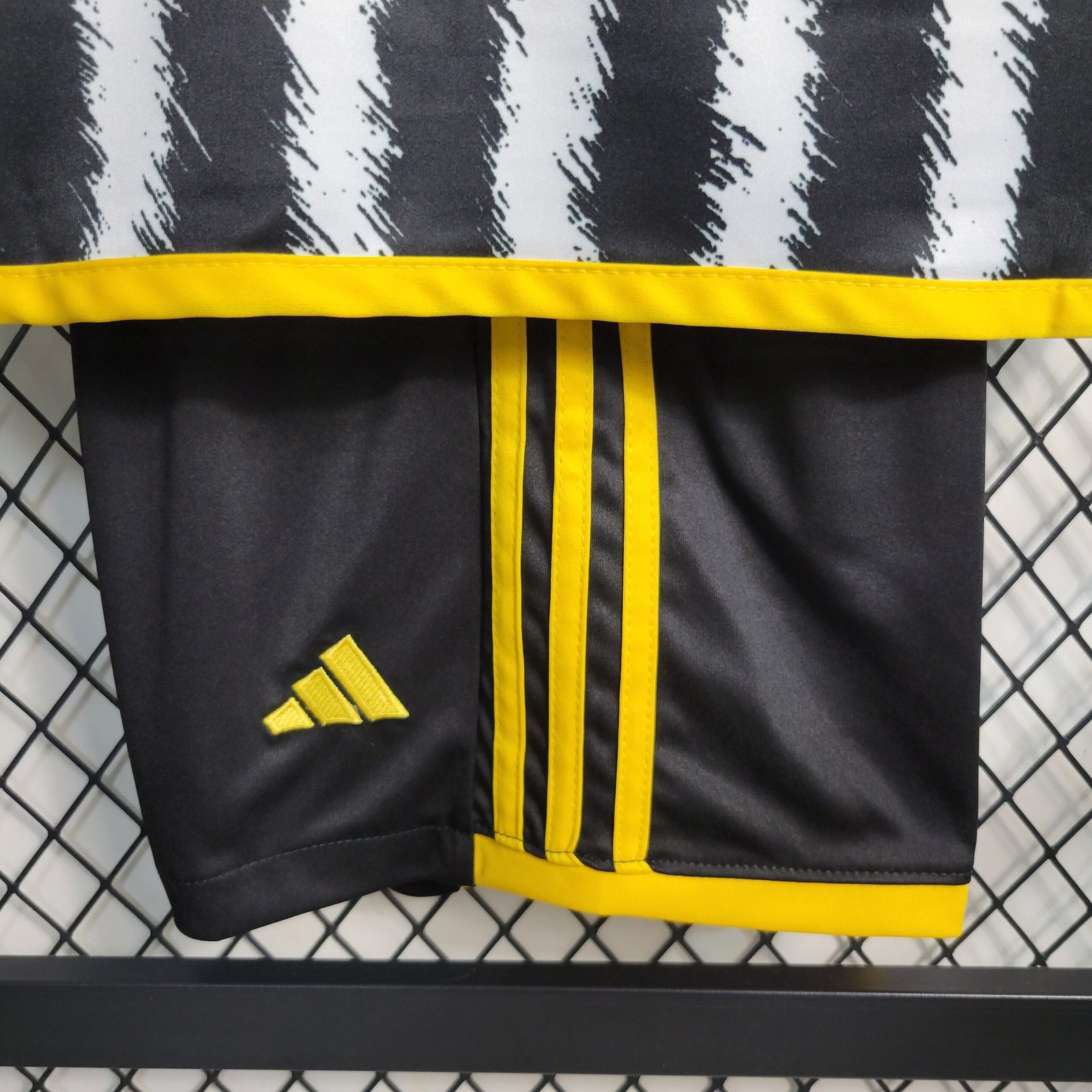 Juventus Cristiano Ronaldo 7 Heimtrikot Kinder Minikit 2023-2024 Juventus Cristiano Ronaldo 7 Heimtrikot Kinder Minikit 2023-2024