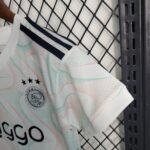Ajax Auswärtstrikot Kinder Mini Kit 2023-2024