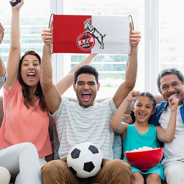 FC Köln Transparente Beim Fußballspiel, Fans Schwenken Fahnen