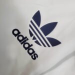 Real Madrid Windbreaker 2023-2024 - Marine Weiß