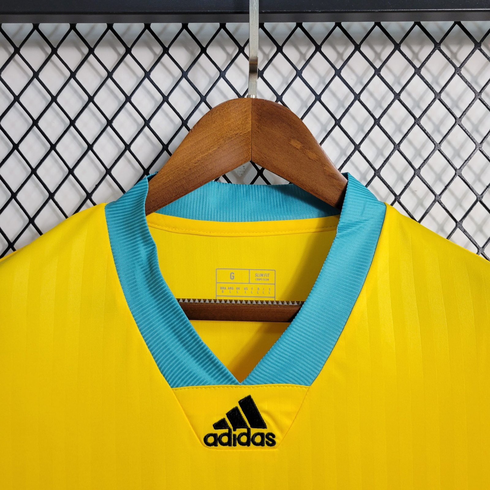 FC Bayern München Icon Trikot Herren 2023-2024 - Gelb FC Bayern München Icon Trikot Herren 2023-2024 - Gelb