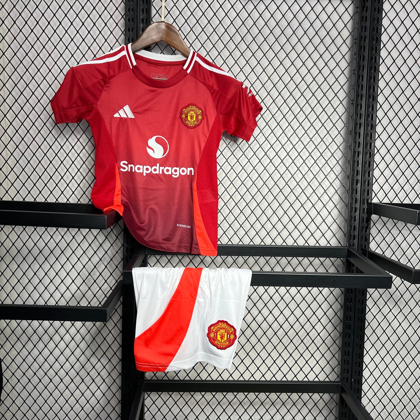 Manchester United Cristiano Ronaldo 7 Heimtrikot Kinder Mini Kit 2024-2025 Manchester United Cristiano Ronaldo 7 Heimtrikot Kinder Mini Kit 2024-2025