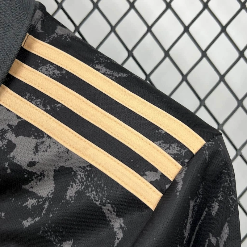 Ajax X Stone Island Sondertrikot 2025-2026 - Schwarz Ajax X Stone Island Sondertrikot 2025-2026 - Schwarz