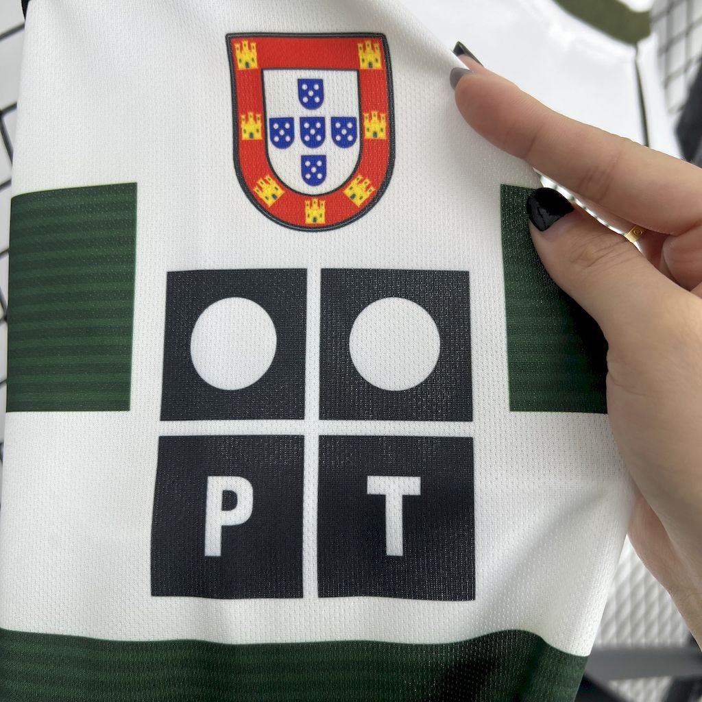 Sporting Lissabon CP Cristiano Ronaldo 28 Retro Langarm Home Trikot 2001-2003 Sporting Lissabon CP Cristiano Ronaldo 28 Retro Langarm Home Trikot 2001-2003