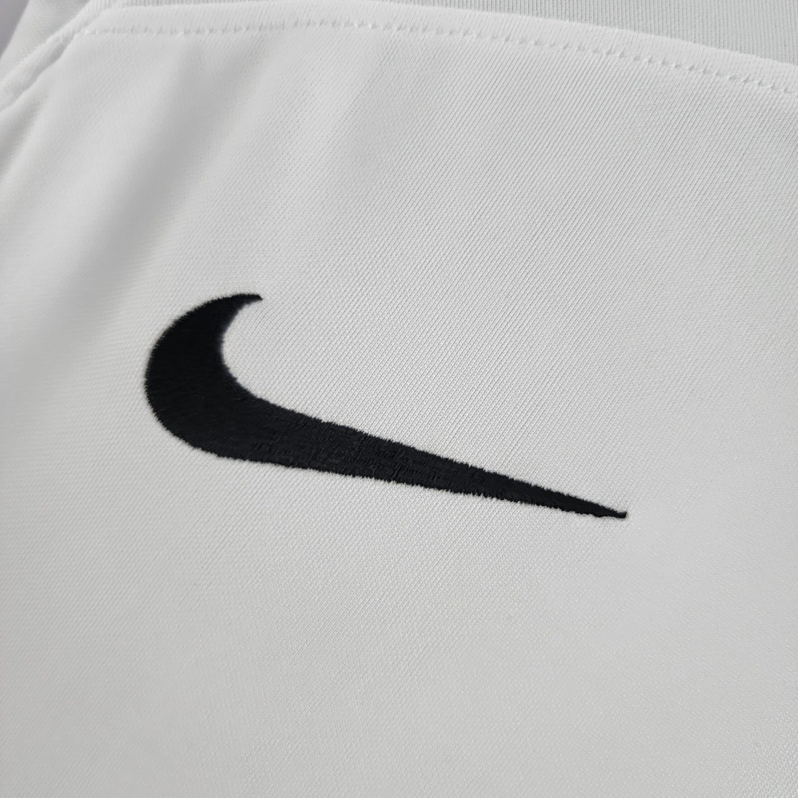 Eintracht Frankfurt Sebastian Rode 17 Trikot Heim 2022-2023 Eintracht Frankfurt Sebastian Rode 17 Trikot Heim 2022-2023
