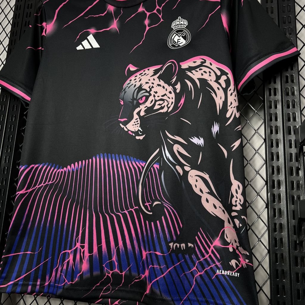 Real Madrid Löwen Sondertrikot 2024-2025 - Schwarz Rosa Real Madrid Löwen Sondertrikot 2024-2025 - Schwarz Rosa