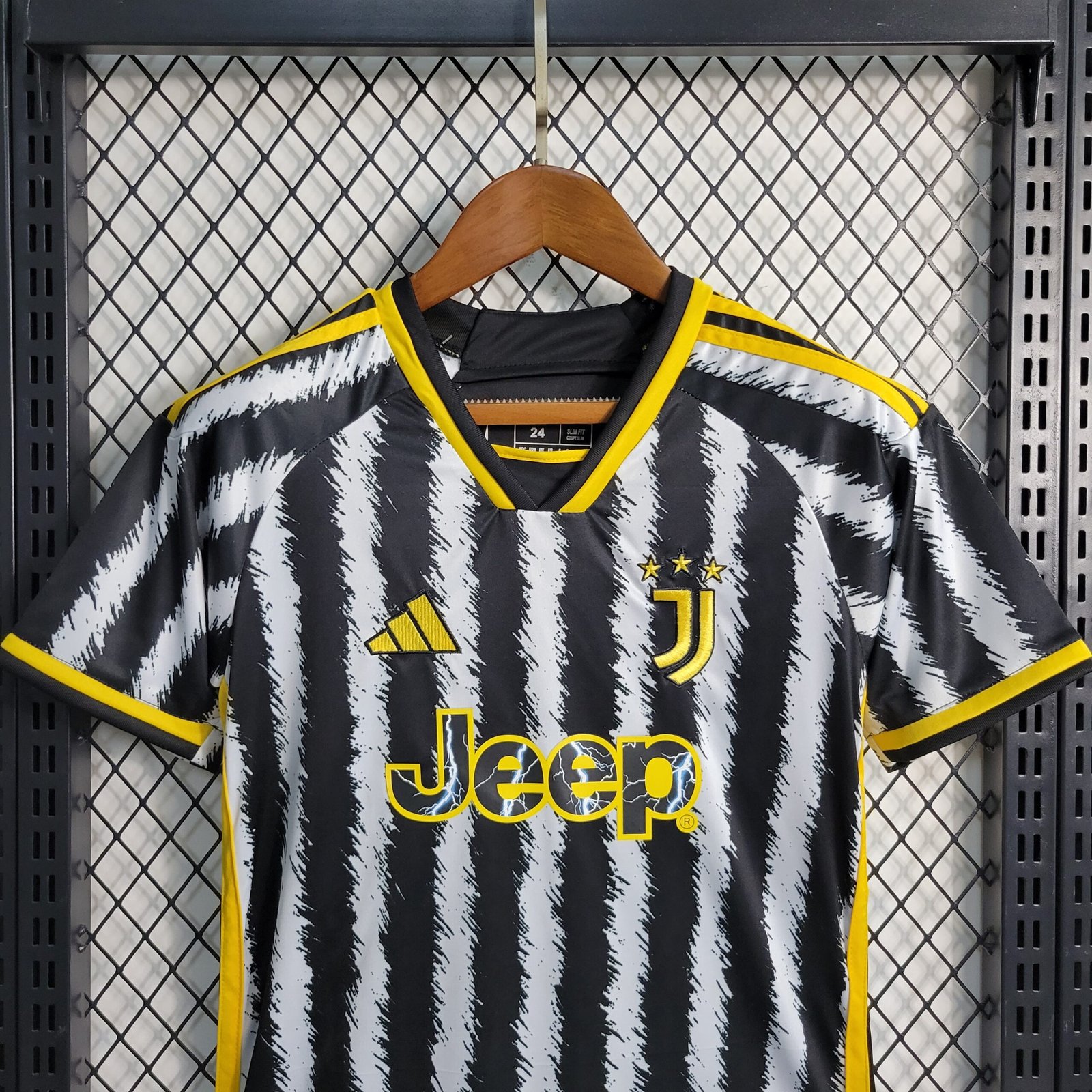 Juventus Cristiano Ronaldo 7 Heimtrikot Kinder Minikit 2023-2024 Juventus Cristiano Ronaldo 7 Heimtrikot Kinder Minikit 2023-2024