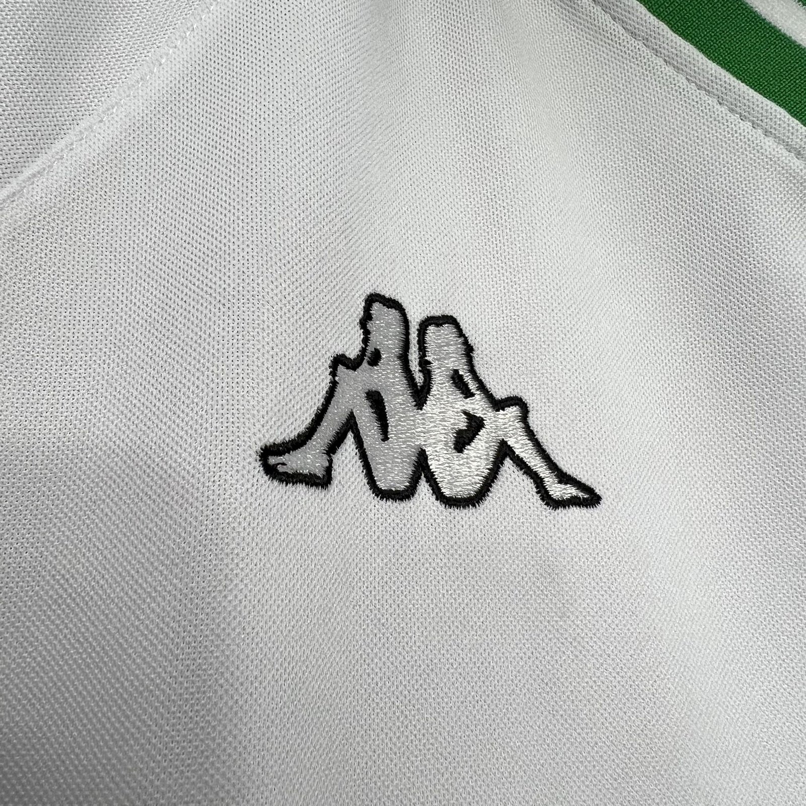 Werder Bremen Away Retro Trikot 2001-2002 Werder Bremen Away Retro Trikot 2001-2002