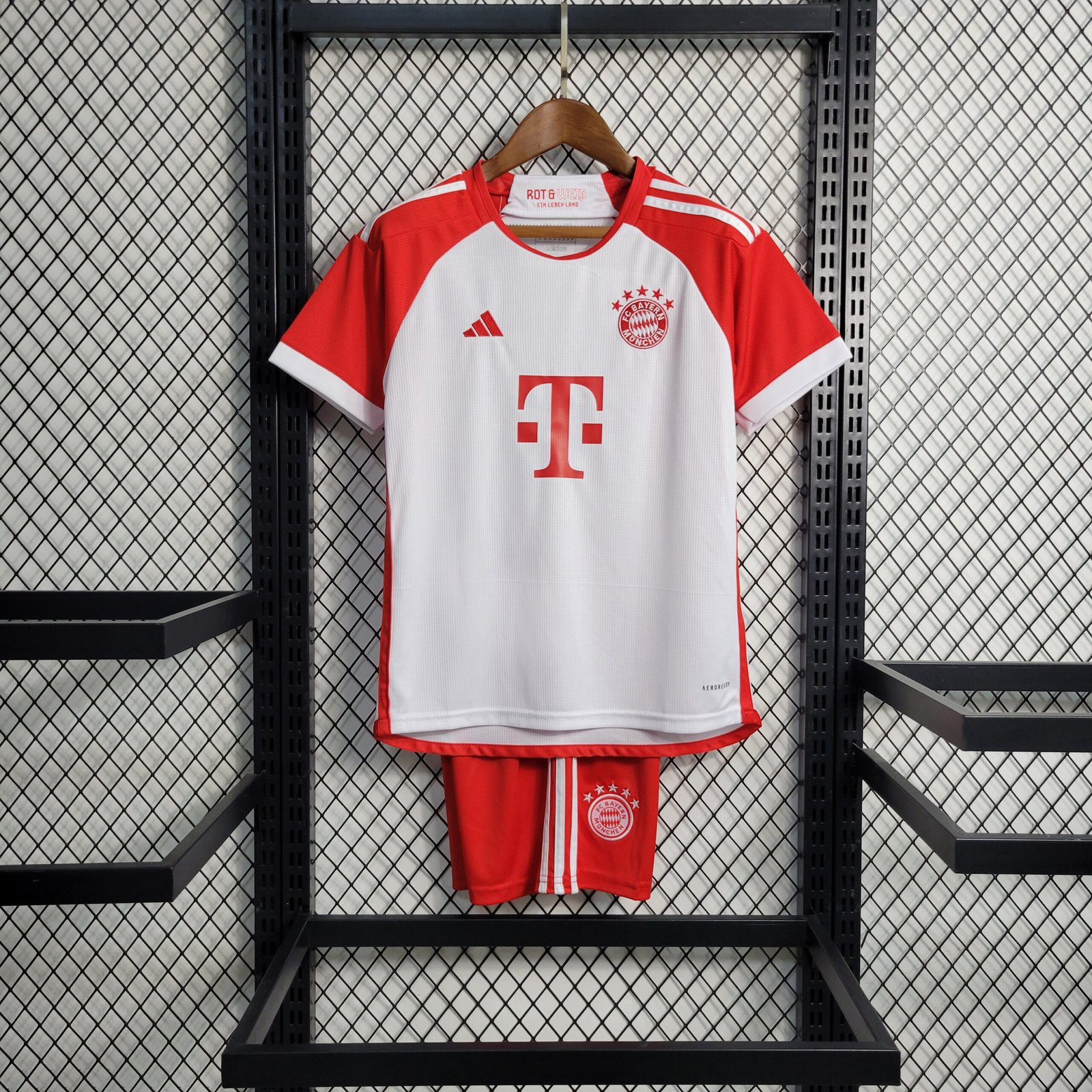 Bayern München Heimtrikot Kinder Minikit 2023-2024 Bayern München Heimtrikot Kinder Minikit 2023-2024