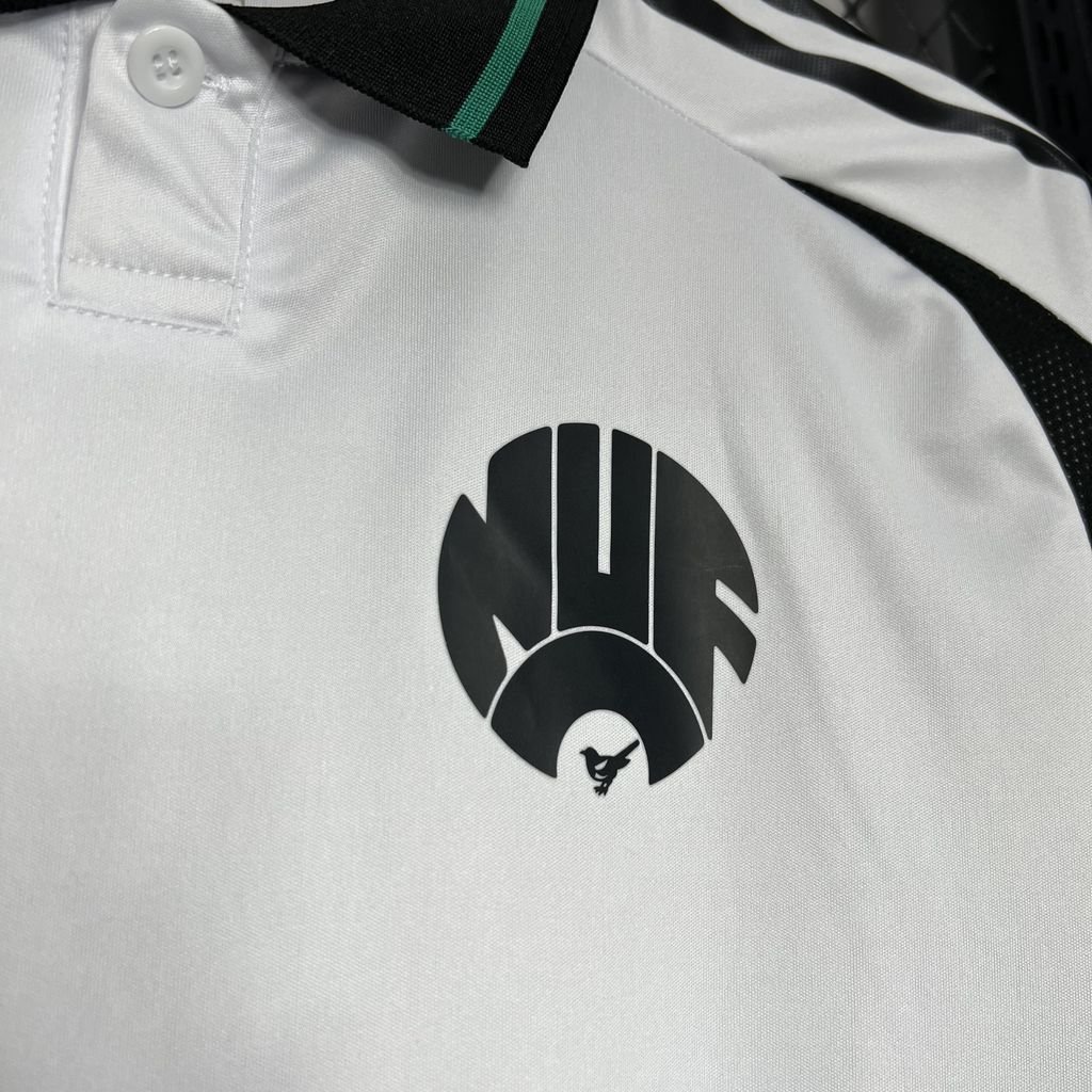 Newcastle United Third Trikot 2024-2025 Newcastle United Third Trikot 2024-2025