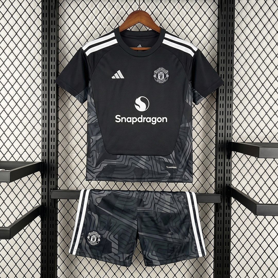 26_27-Manchester-United-Goalkeeper-1-Kids-Soccer-Jersey-Size-16-28-1_XinYu