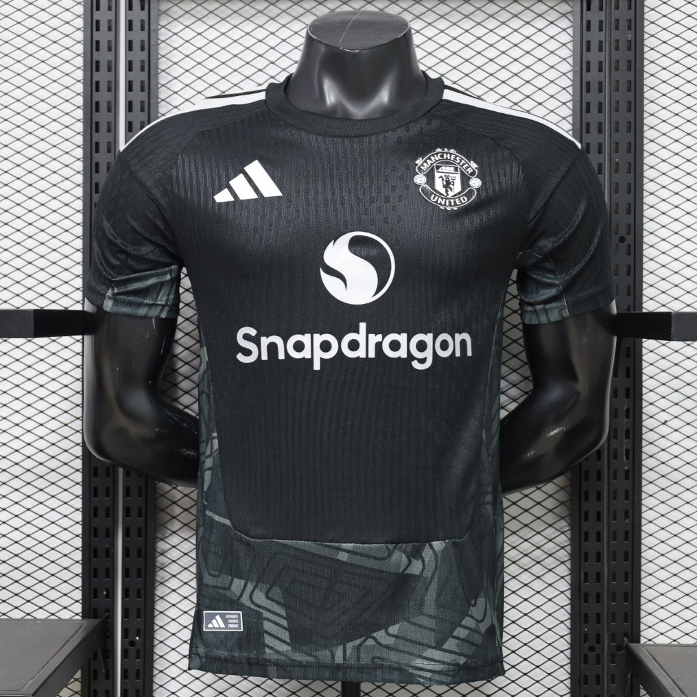 26_27-Manchester-United-Goalkeeper-Player-Version-Soccer-Jersey-1